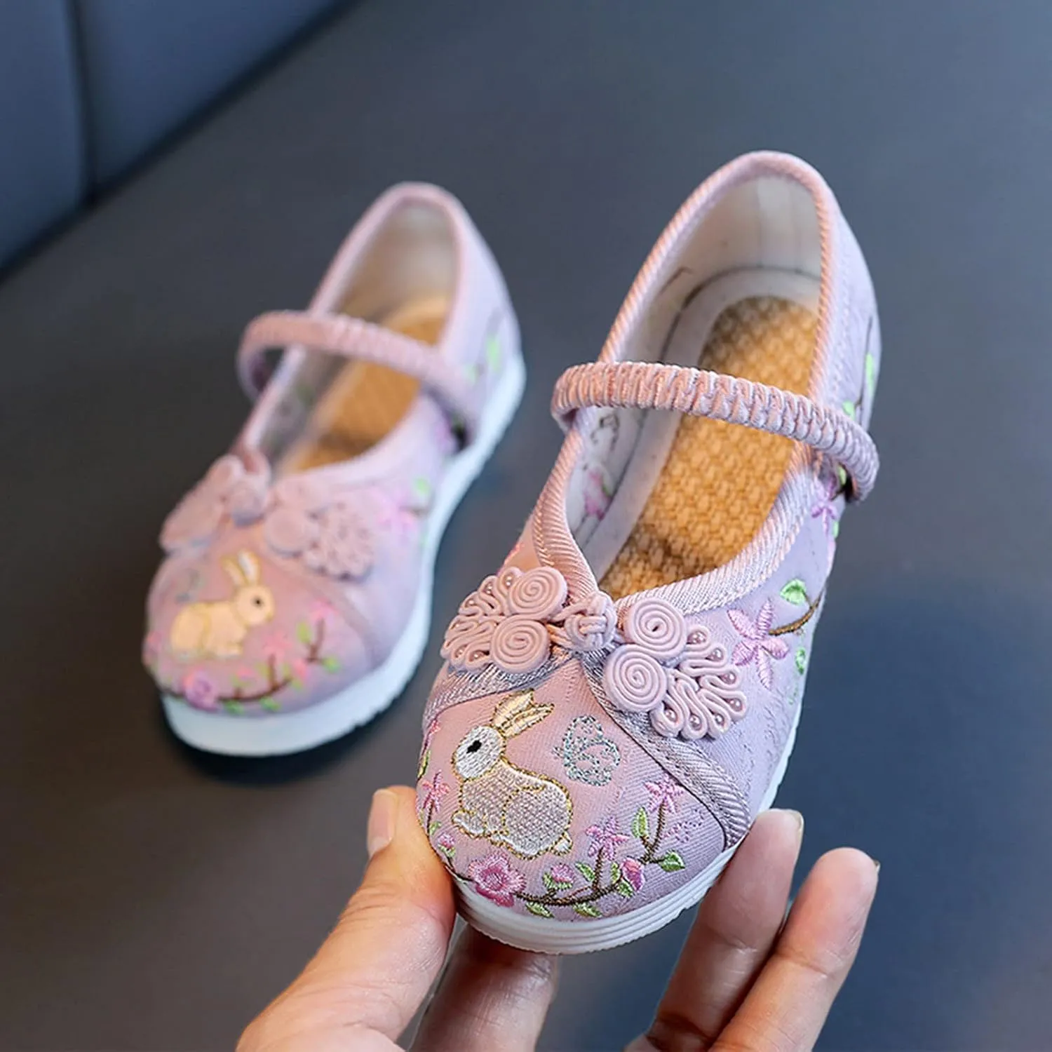 sfdgfhyf Boys Tennis Shoes Girls Flat Bottomed Embroidered Sandals Fashionable 2 to 12 Years Children Performance Sandals